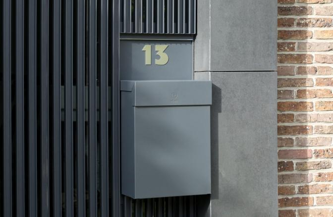 Topak pakketbrievenbus aflevering pakketje